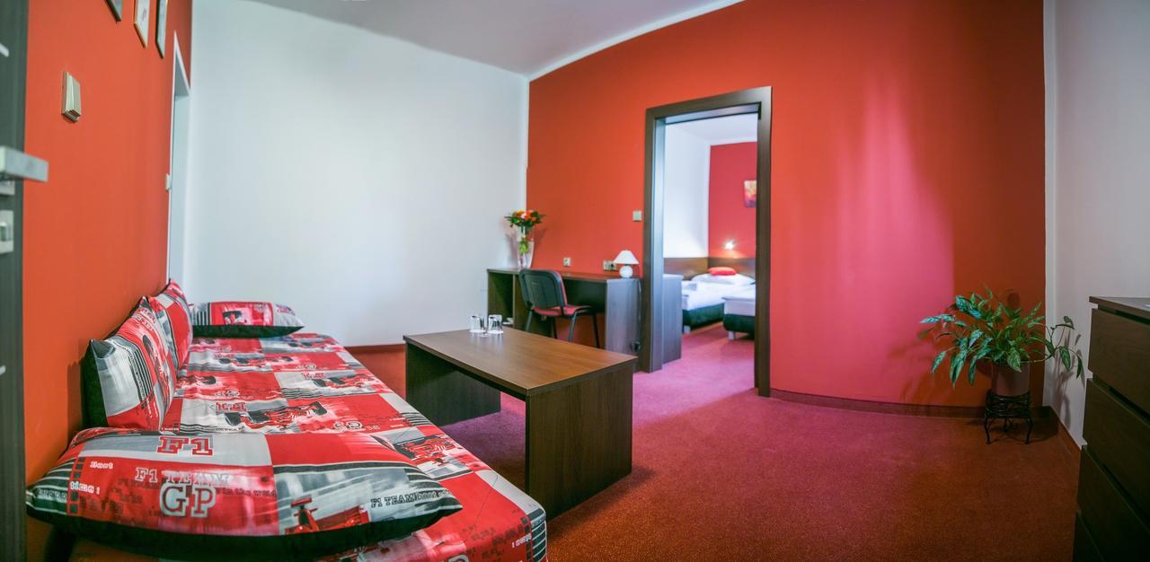 Hotel Best Ostrava Buitenkant foto